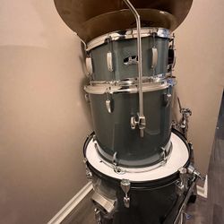 Pearl Roadshow Full Drum Set