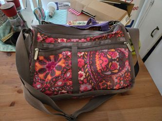 LeSportsac Crossbody Shoulder Bag – Excellent Condition