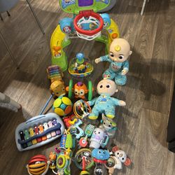  Toys  Bundle $25 Batteries not included.