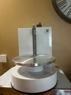 Ice spreading cake machine