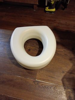 Raised Toilet seat (NEW)