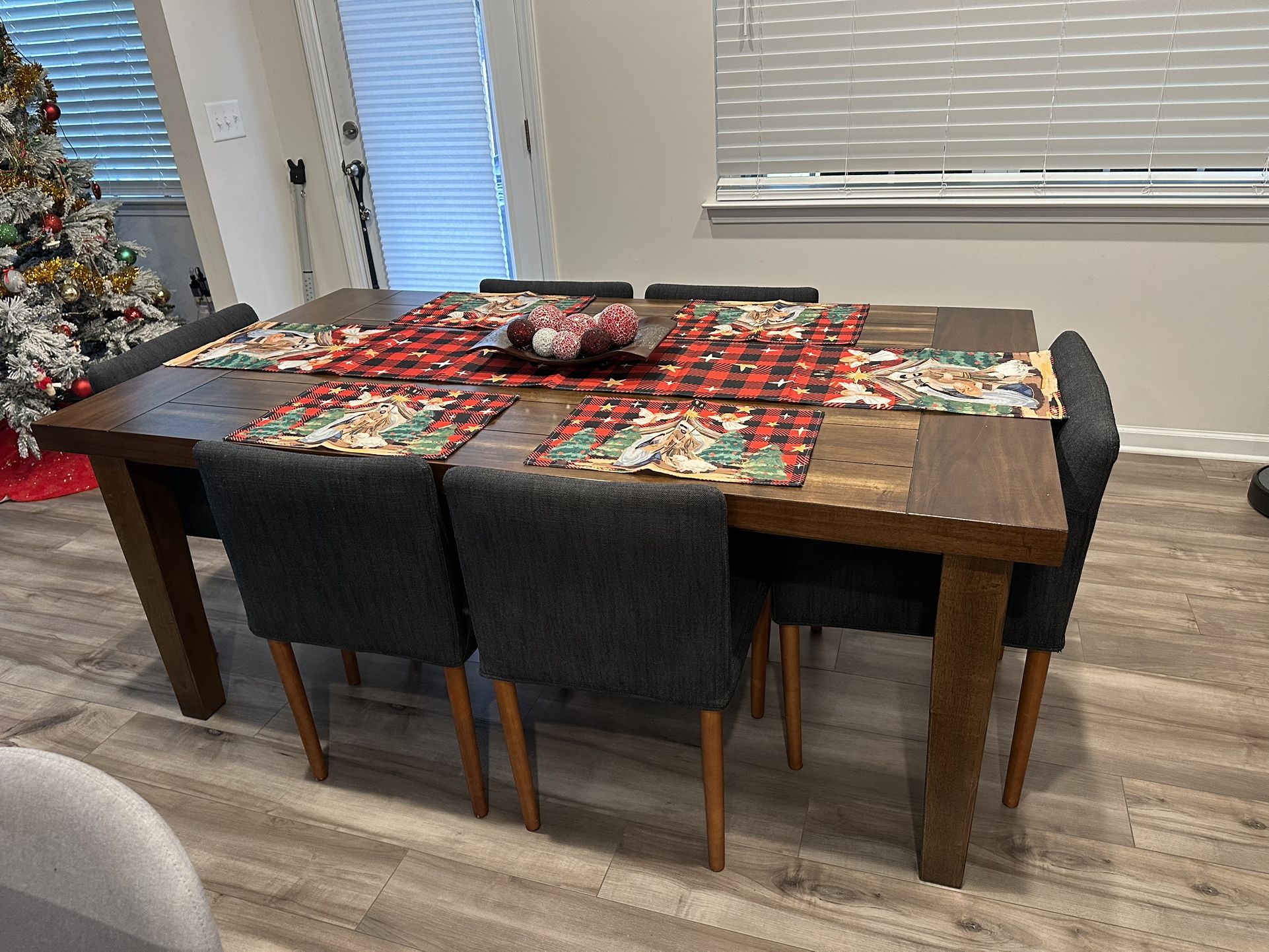 Full Set Of Dinning Room With Wood Table And 6 Chairs With Wood Legs (west Elm)