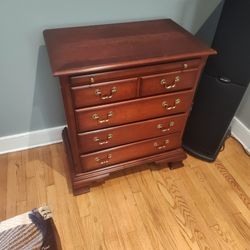 Dresser (Thomasville)