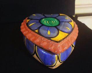 VINTAGE Mexican Pottery Ceremic Floral Heart Shaped Trinket Box Keep Sake Box Jewelry Box