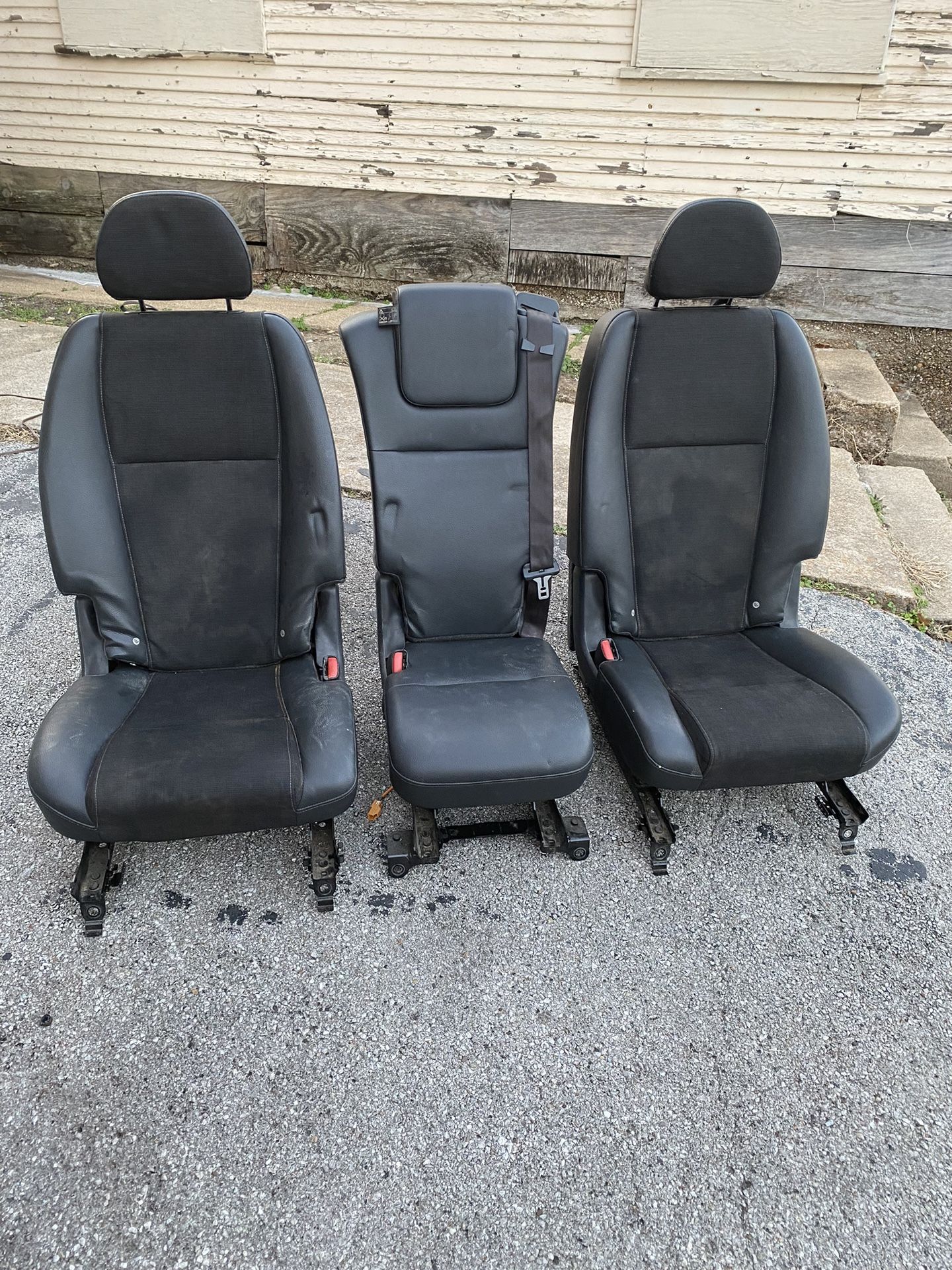 Volvo XC90 2nd Row Seats (2007 Model)