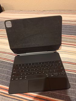 Magic keyboard iPad pro 12.9 
Gen 3 4 5 and 6