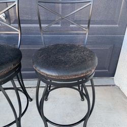 4 SWIVEL BAR STOOLS