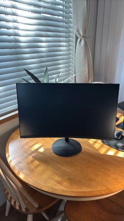 Curved Computer Monitor – Excellent Condition