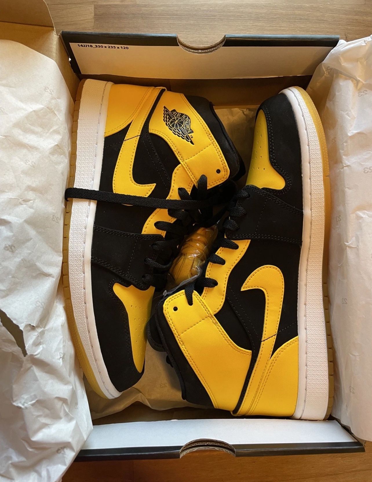 Air Jordan 1 Mid 2017 New Love sz11