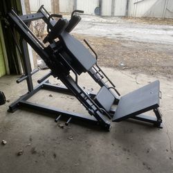 Gym - Leg Press & Hack Squat Machine
