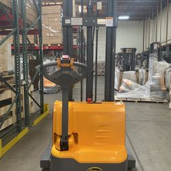 Powered Forklift Full Electric Walkie Stacker 3300lbs Cap. Straddle Legs. 98" lifting