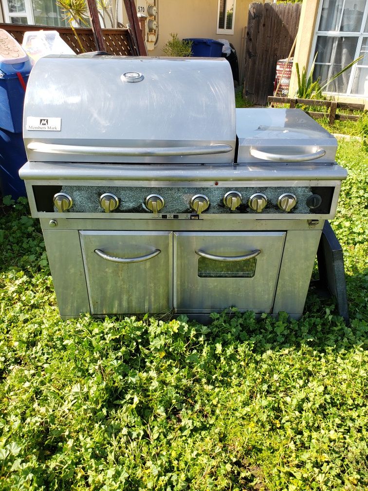 Gas grill for Sale in Chula Vista, CA OfferUp