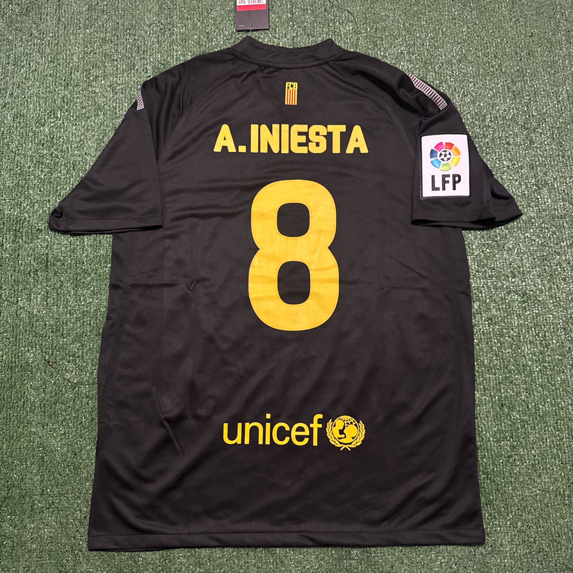 Vintage FC Barcelona Jersey Iniesta #8