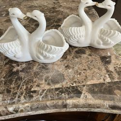 Swans Figurines