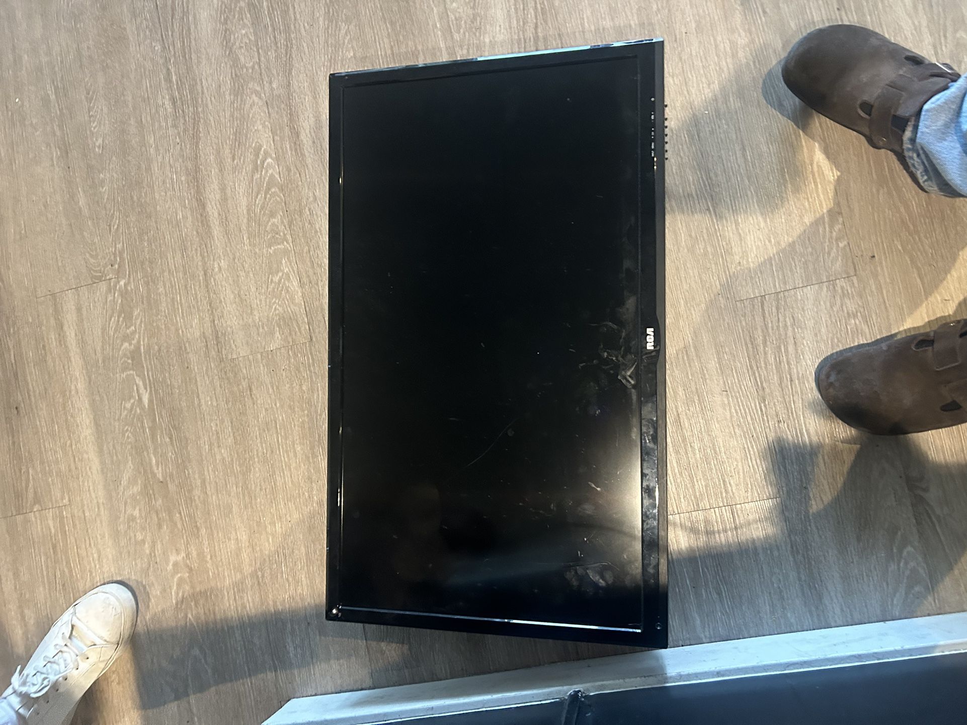 RCA 32 In Need Gone ASAP