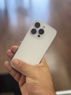 iPhone 16 pro 256gb unlocked