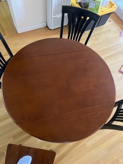 Round table 4 chairs