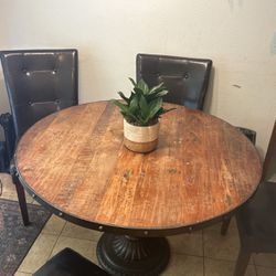 Nice dining Table 