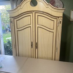 VINTAGE CABINET ARMOIRE