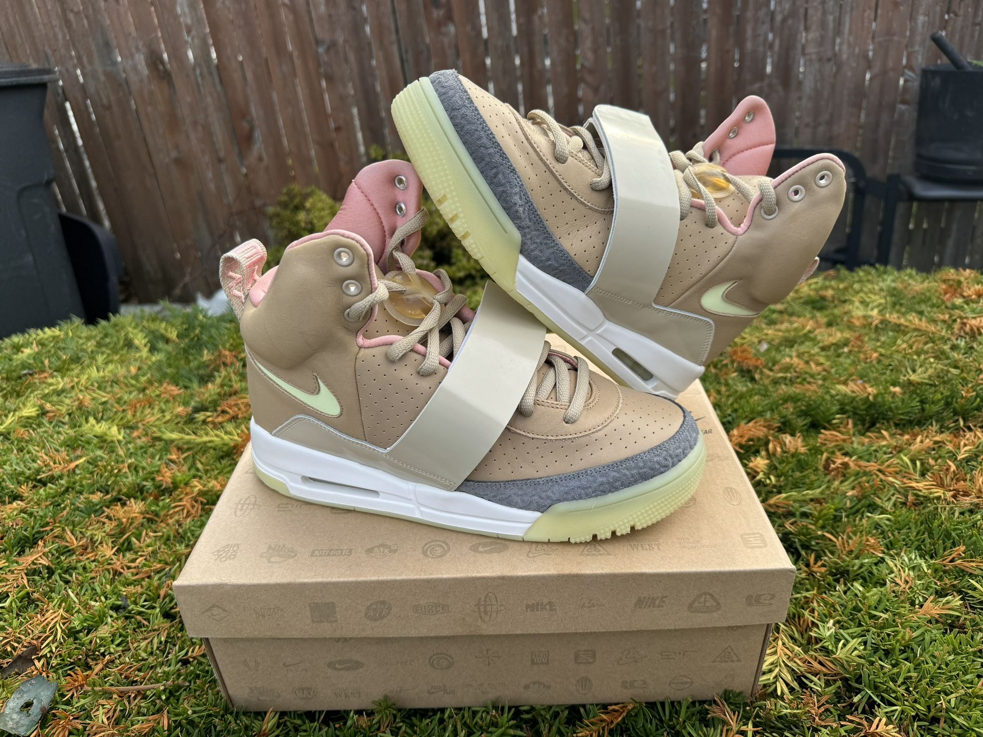Nike Yeezy Net Tan Size Ds