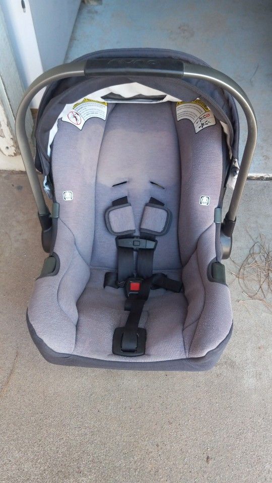 NUNA INFANT CARSEAT