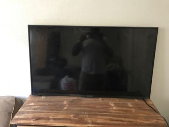 40” Flat Screen TV ROKU TV