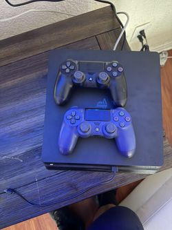 PS 4 Slim 1TB With 2 Controllers