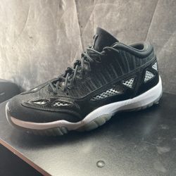 Jordan 11 Low IE