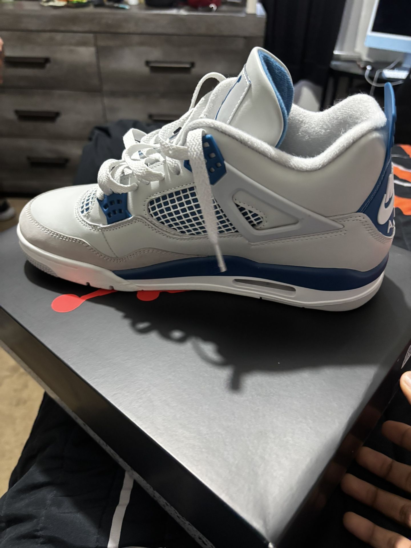 Jordan 4 Authentic