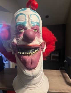 Killer clowns from out space mask