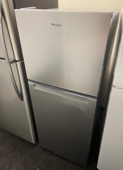 Whirlpool Top Freezer Fridge – Stainless, Clean, Ready to Go