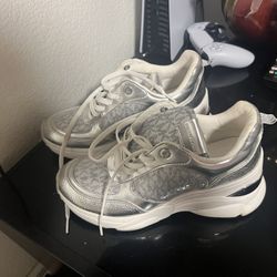 Katrina Mixed-Media Trainer