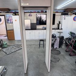 GARRETT  Walk Through Metal Detector 