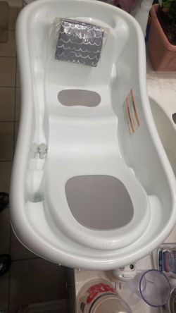 The First Years Sure Comfort Newborn to Toddler Tub, White