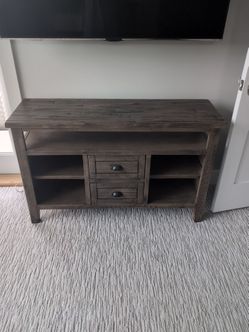 Entertainment Stand/Console Table-located in Lakebay past Gig Harbor