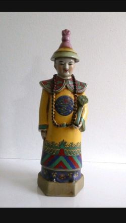 MID CENTURY - VINTAGE QUAN CHINESE CERAMIC STATUE 15"