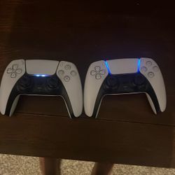 PS5 Controllers 