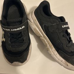 Under Armour Boy Shoes Size 9