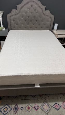 Full size frame & mattress