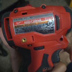 🔥 Milwaukee M12 Impact Driver Kit (Brushless) 