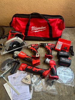 Milwaukee M18 Combo Tool Kit (6-Tool) w/ Two 5.0 Ah Batteries