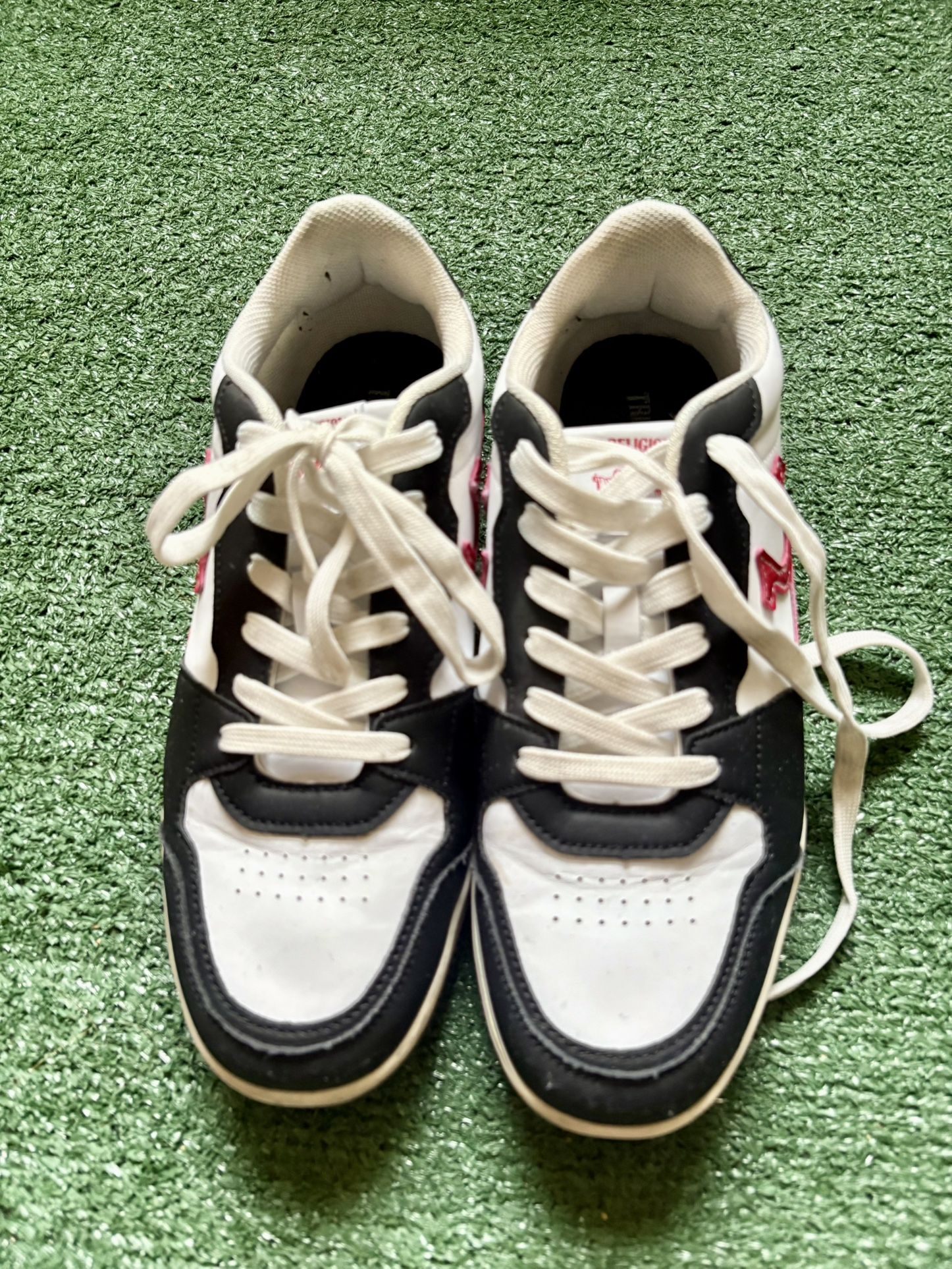 True Religión White And Black Sneakers With Red Detalla