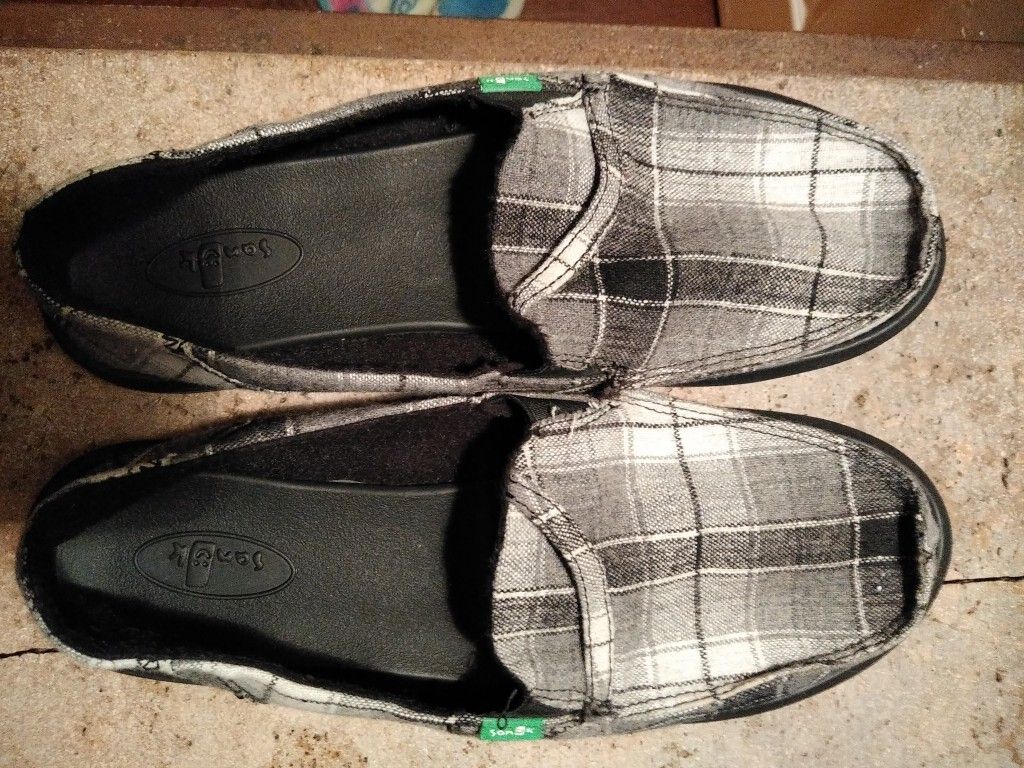 Sanuk loafers size 9 (BRAND NEW)