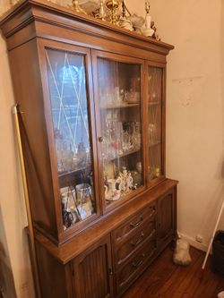 China Cabinet With All Idems $350.00