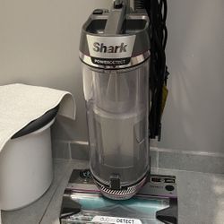 Shark® POWERDETECT™ upright vacuum combines strong suction with advanced DuoClean Detect™ Technology for faster, smarter cleaning
