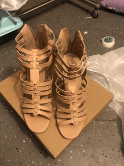 Size 7 women Heel shoes