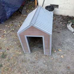 Dog House Very Well Made (Metal)