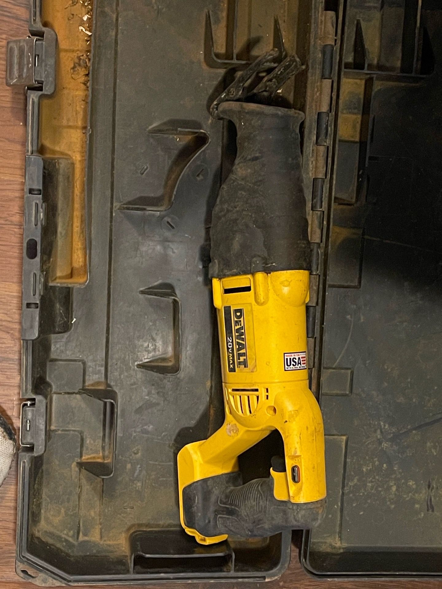 Dewalt 20v max sawzall