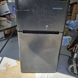 Small Fridge With Freezer 