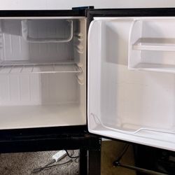 Frigidaire mini fridge